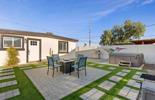 Featherlight Cottage with BBQ and Hot Tub in Downtown Phoenix - Foto 12