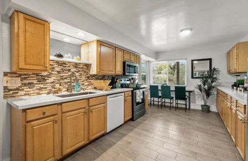 Entire Private Home with 4 Bedrooms 3 Bathrooms, King Bed, Big Yard, Prime Area, Ranch Style, Available Now - Photo 13