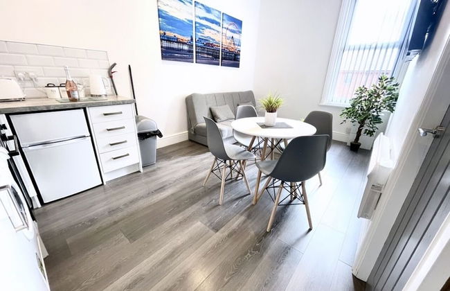 Albert Luxury Hottub and Jacuzzi Apartments - Photo 5