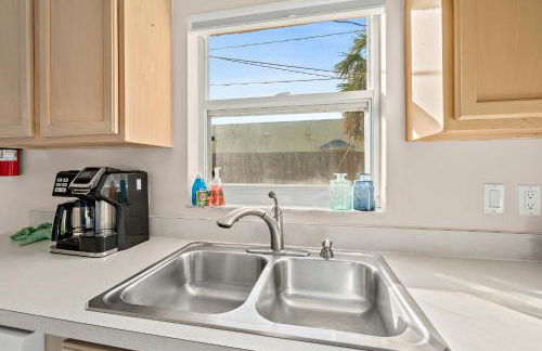 Sunset Serenity - 3BR Beach Townhome with outdoor patio - NEW HOT TUB, Steps to Ocean Fun! - Foto 30