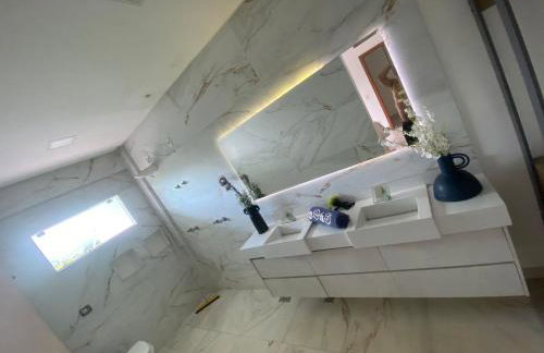 Sobrado piscina bem localizado 5 min do Flamboyant - Foto 2