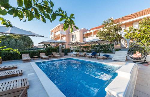 Villa Zdenka with heated pool - Photo 1