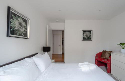 Modern, fully furnished apartment with ensuite, private balcony and elevator in Notting Hill - Foto 15