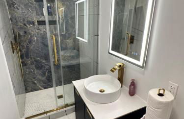 Luxurious, newly renovated retreat - Photo 6