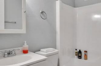 Simple 1BD Near Duke & Hospital - 2nd Floor - Photo 16