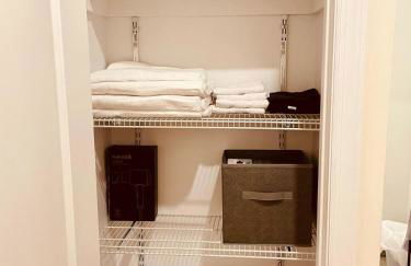 OoohLaLa! 2 Beds and 2 Full Baths w/Free Parking - Foto 37