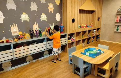 Apto 2 quartos com ar, piscina e varanda I 6 min praia Aruana - Foto 28