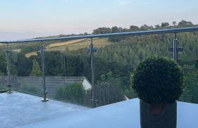 Tranquil North Devon Lodge - 2BR, Countryside Views & Pool, High Bickington close to Umberleigh, Barnstaple, Bideford & Westward Ho - Foto 3