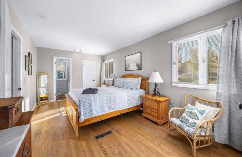 Waterfront retreat w/ wraparound deck & BBQ - Foto 61