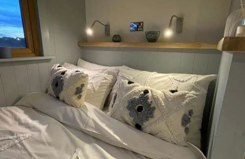 The Hut@Trefechan Wen - Coastal Coziness! - Photo 9