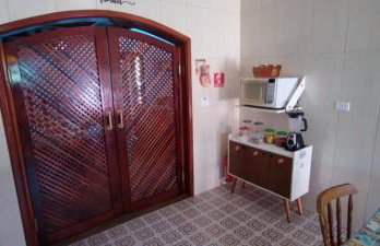 Casa Rosa de Peruíbe - Casa de Temporada 3 dormitórios, 10 hóspedes, piscina, wi-fi, netflix, 800 metros da praia - Photo 35