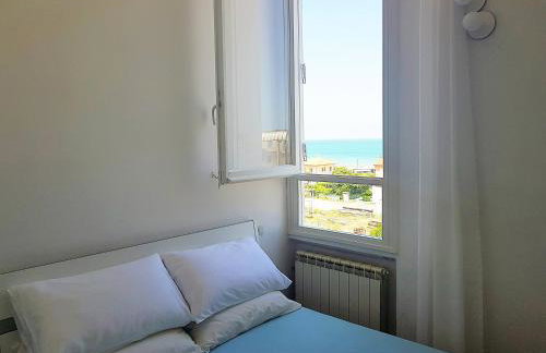 Marotta, 50 mt dal mare, Aria condizionata, Wi-Fi gratuita, 2 camere, 6 letti, - Foto 17