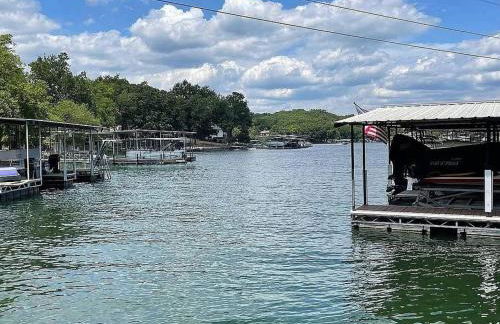 Lakefront Cottage in Secluded Cove - Foto 11