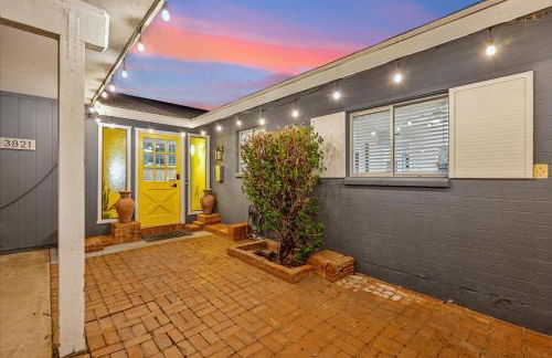 Vacation House! 6BR, FREE Heated Pool, Arcade & Hot Tub - Photo 31