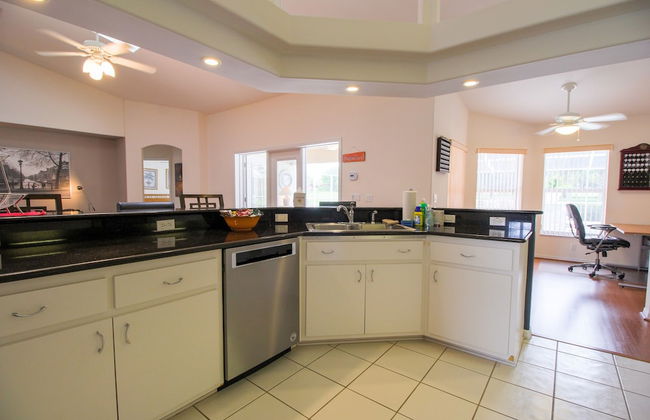 Spacious Modern Pool Home, Family & Golf Trips - 4727 4 Bedroom Home by RedAwning - Foto 7