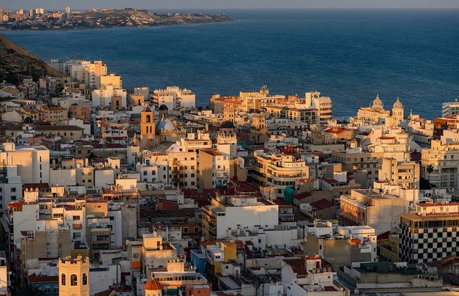 Explore o antigo centro da cidade de Alicante a pé - Foto 6