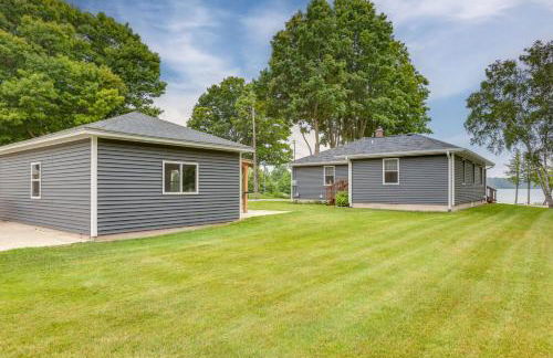 Bring Your Boat! Little Traverse Lake Getaway - Foto 25