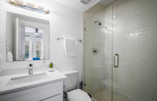 Sleek Studio With Private Parking Near Tx Med Ctr - Foto 11