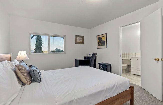 Incredible Water Views, Deck Relaxing Retreat Greenbank Getaway by Avantstay - Foto 23