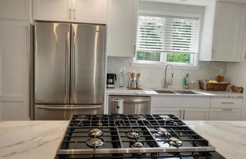 Stay in Style Hollywood Residences with Free Parking - Foto 31