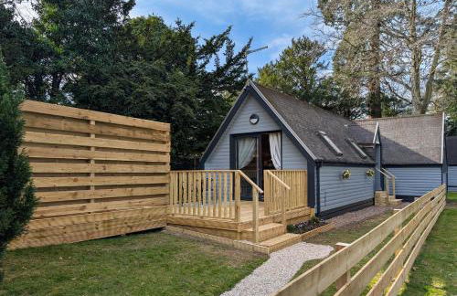 Cear 2- Private Hot Tub- Perth-Pet Friendly Lodge - Photo 5