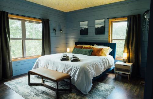 Luxe Lodge Escape - Hot Tub-Outdoor Movies-Game Room-Fire Pit - Foto 42