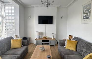 Contemporary 3-Bedroom Home with Stunning Views - Foto 50