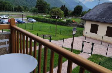 Ossau T2 5 personnes 1 chambre draps serviettes inclus parking moustiquaires tout confort près du ski - Foto 2