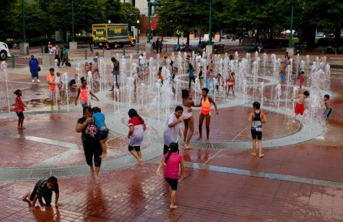 Spacious 3BR with Game Room and Fenced Yard Near Six Flags and Braves - Foto 71