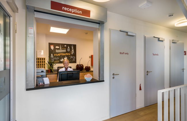 Signature East Hotel Apartment - Photo 4