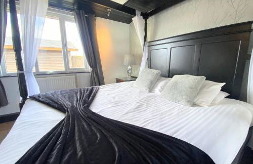 Ochil 9 with Private Hot Tub - Fife - Loch Leven - Lomond Hills - Pet Friendly - Photo 9