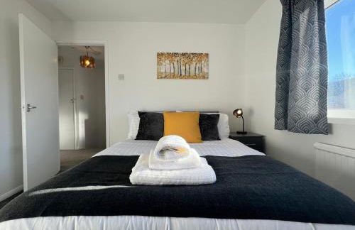 J&J stays 5 bedroom detached house in Peterborough with parking - Photo 13