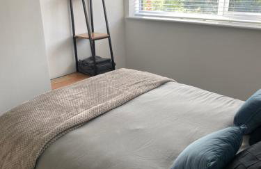 modern 1 bed apartment with car parking - Foto 9