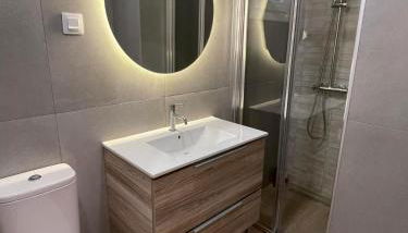 Andrea's luxury apartments in Nea Fokaia - Foto 5, Shower