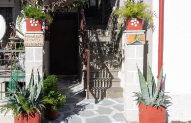 Sunrise Suite Olympiada - Luxury Beachfront Escape - Photo 34