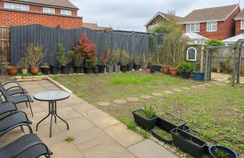 Modern 3 Bedroom Home, Free Parking, Garden, Sleeps 7 - Photo 21