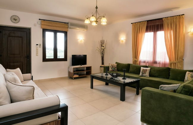 Family Friendly Villa Private Pool, Children's Play Area, Bbq, Spacious Garden, Near Beach - Photo 13