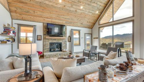 Blue Ridge Mountain-View Cabin with Hot Tub and Deck! - Foto 4