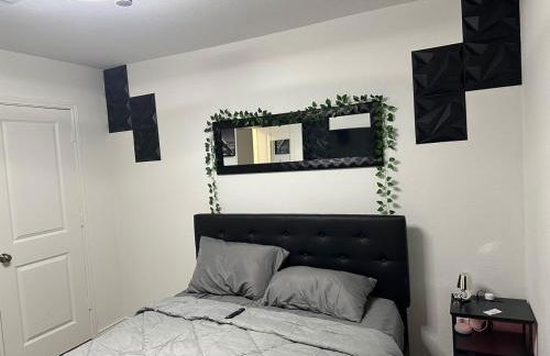 Cozy Stay with Pool Relax with Easy Access to Highway - Foto 32