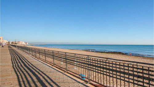 Stunning Apartment In Torrevieja - Photo 5