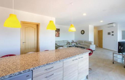 Three-Bedroom Apartment In Trullent - Photo 14