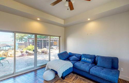 Hot Tub and Views Luxe Lake Bridgeport Retreat - Foto 5