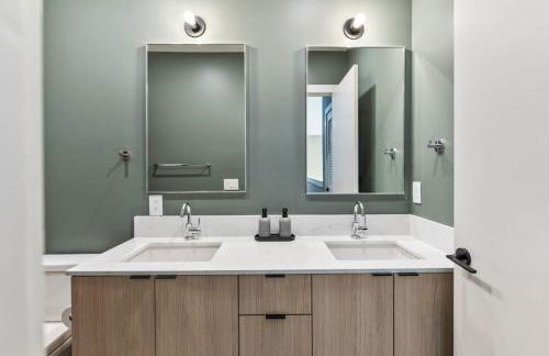 Penthouse Luxury with Pool Patio and City View plus Walk to Broadway - Foto 19