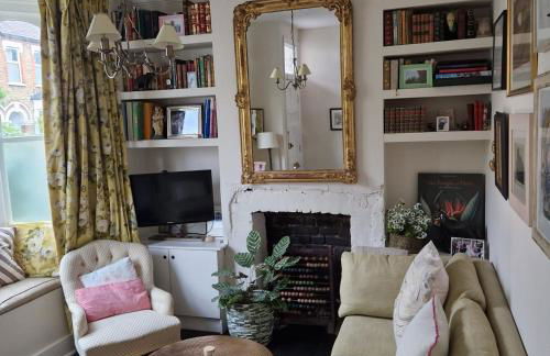 Colourful 2 bed 2 bath Tooting house - Photo 1