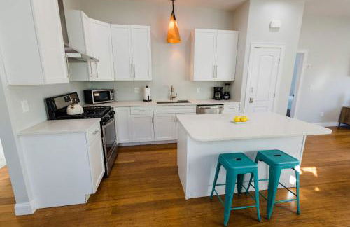 Jennifer's Penthouse Panoramic City Views w Deck - Foto 8