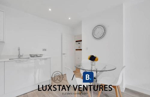 Multiple 2-Bedroom Apartments near Harry Potter Studios - 2-Minute walk to Bushey Station - 20 Minutes to London Euston - Ideal for Families & Business - Free Parking - Foto 58