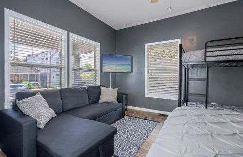 Wonderful 3 Bed 2 Bath House in Heart of YBOR City - Photo 22