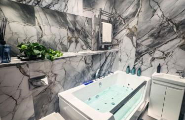 Casa Amor - Adult Only Jacuzzi Suite - Photo 2