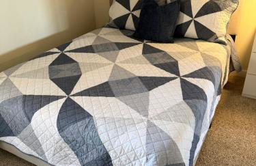 Comfy Casual 2 bed 2 bath condo - Photo 2