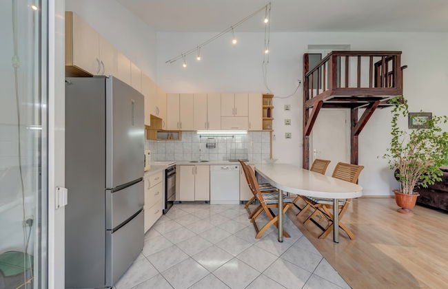 Spacious Apartment w Three Balconies and Parking - Foto 13